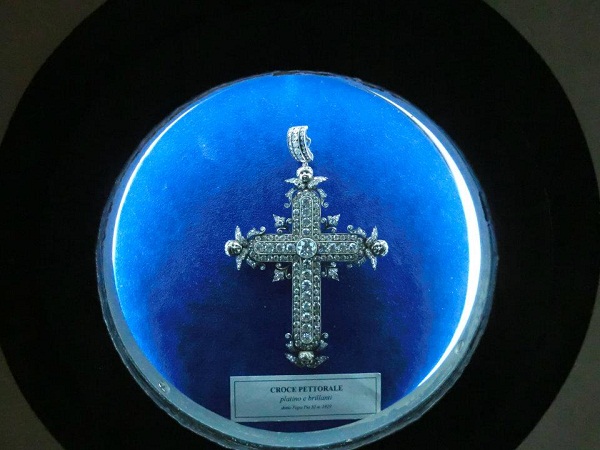 403790_438888396132595_1972969585_nsmall