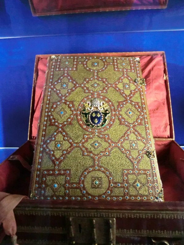 548167_438887989465969_1057082474_nsmall