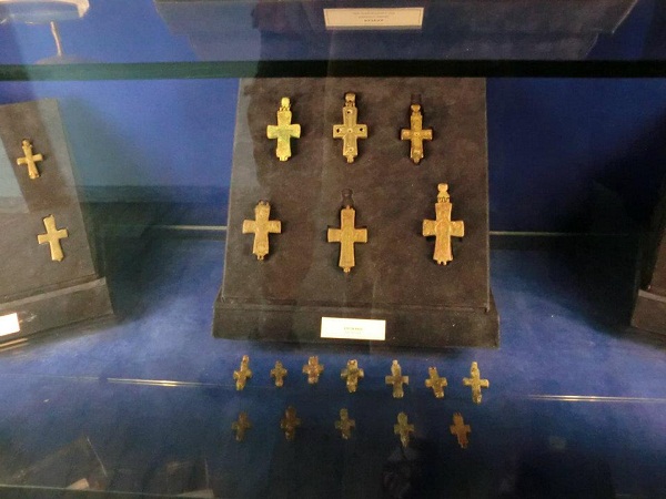 552761_438888232799278_2102967782_nsmall